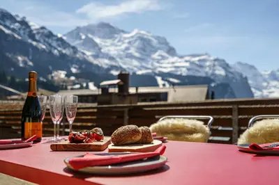 Ein allgemeiner Bergblick oder ein Berglick von der Ferienwohnung aus