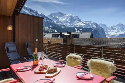Ein allgemeiner Bergblick oder ein Berglick von der Ferienwohnung aus