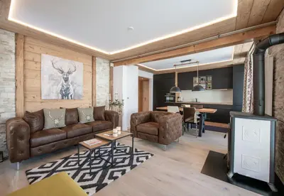 Ein Sitzbereich in der Unterkunft Chalet Lobhornblick