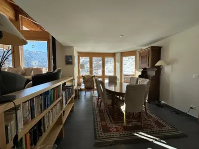 Ein Sitzbereich in der Unterkunft Modern self-catering apartment with Matterhorn views