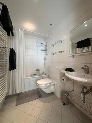 Ein Badezimmer in der Unterkunft Modern self-catering apartment with Matterhorn views