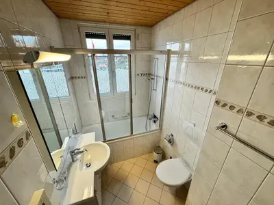 Ein Badezimmer in der Unterkunft Burgheim Siesta
