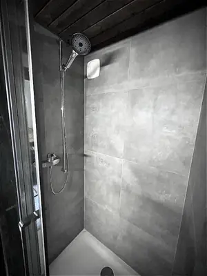 Ein Badezimmer in der Unterkunft Cosy studio for 4 near ski lift, HAMEAU C13