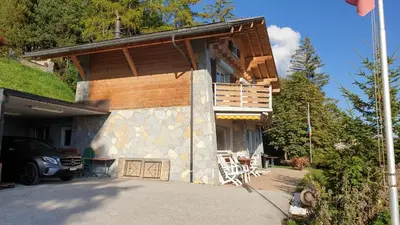 Das Gebäude in dem sich das Chalet befindet