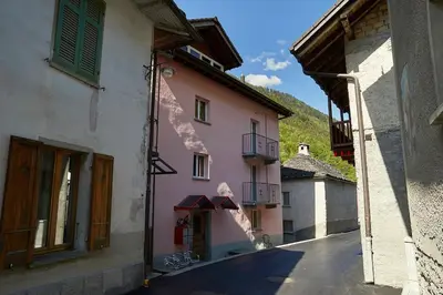 Das Gebäude in dem sich die Ferienwohnung befindet