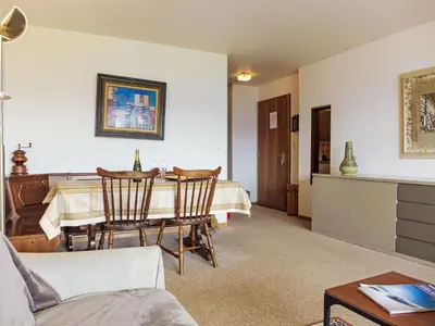 Ein Sitzbereich in der Unterkunft Apartment Merises 17 by Interhome