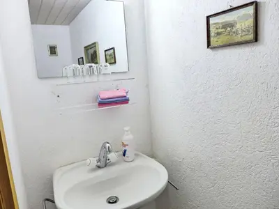 Ein Badezimmer in der Unterkunft Apartment Chalet Kibou by Interhome