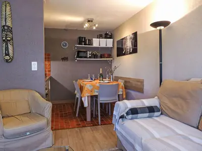 Ein Sitzbereich in der Unterkunft Apartment Immeuble Rond-Point Apt- 11 by Interhome