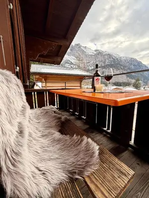 Ein allgemeiner Bergblick oder ein Berglick von der Ferienwohnung aus