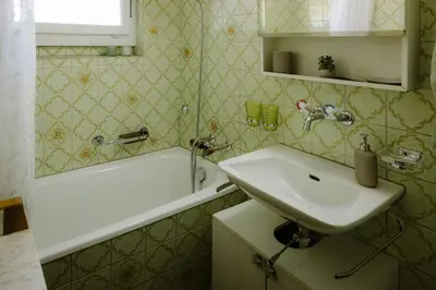 Ein Badezimmer in der Unterkunft Bijou Beatus - Lakeview Sunset Retreat