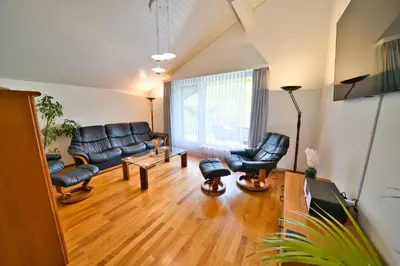 Ein Sitzbereich in der Unterkunft Dreamview Retreat - Breathtaking Lake Views