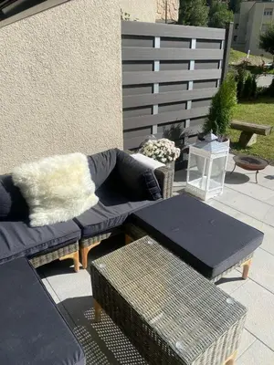 Ein Sitzbereich in der Unterkunft Studio magnifique avec terrasse spacieuse Loèche-les-Bains Vacances