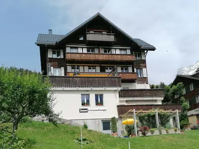 Das Gebäude in dem sich die Ferienwohnung befindet