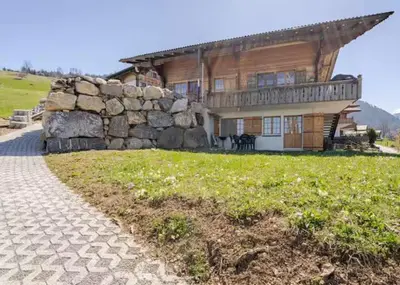 Das Gebäude in dem sich die Ferienwohnung befindet