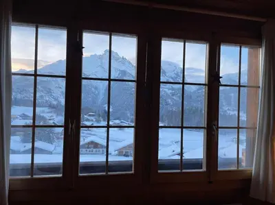 Ein allgemeiner Bergblick oder ein Berglick von der Ferienwohnung aus