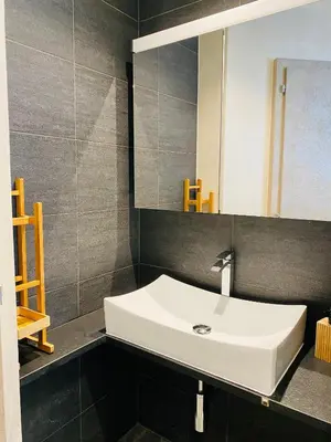 Ein Badezimmer in der Unterkunft Cosy Modern Apartment with balcony and Matterhorn View