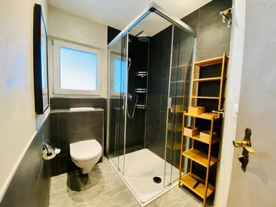 Ein Badezimmer in der Unterkunft Cosy Modern Apartment with balcony and Matterhorn View