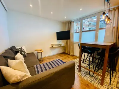 TV/Unterhaltungsangebot in der Unterkunft Cosy Modern Apartment with balcony and Matterhorn View