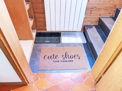 Ein Zertifikat, Auszeichnung, Logo oder anderes Dokument, das in der Unterkunft Apartment Chalet Bienli Oben by Interhome ausgestellt ist