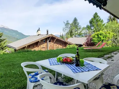 Ein allgemeiner Bergblick oder ein Berglick von der Ferienwohnung aus