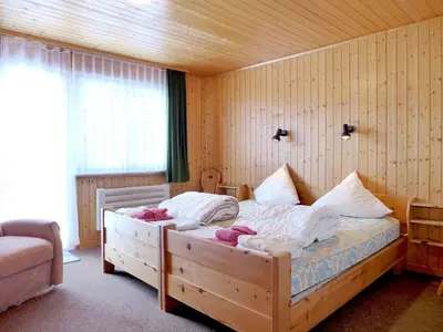 Ein Bett oder Betten in einem Zimmer der Unterkunft Chalet Chalet Larix by Interhome