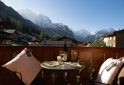 Ein allgemeiner Bergblick oder ein Berglick von der Ferienwohnung aus