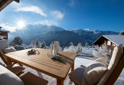 Ein allgemeiner Bergblick oder ein Berglick von der Ferienwohnung aus
