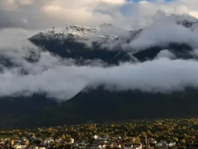 Ein allgemeiner Bergblick oder ein Berglick von der Ferienwohnung aus