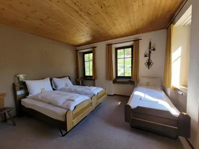Ein Bett oder Betten in einem Zimmer der Unterkunft Lötschberg Zentrum