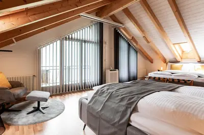 Ein Bett oder Betten in einem Zimmer der Unterkunft Spirit Apartments - The Penthouse - Lake View - Parking