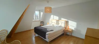 Ein Bett oder Betten in einem Zimmer der Unterkunft 2 min vom Bahnhof, Stadt nah, Modern, bequem,