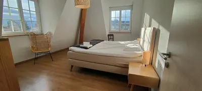 Ein Bett oder Betten in einem Zimmer der Unterkunft 2 min vom Bahnhof, Stadt nah, Modern, bequem,