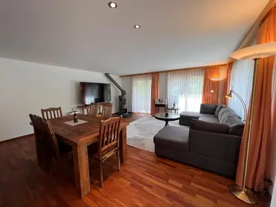 Ein Sitzbereich in der Unterkunft Gorgeous Apartment In The Heart Of Zweisimmen