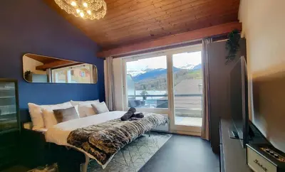 Ein Bett oder Betten in einem Zimmer der Unterkunft Lakeview Loft*Lake/Ferry access* Central