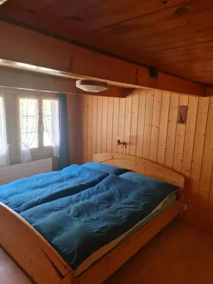 Ein Bett oder Betten in einem Zimmer der Unterkunft Ferienwohnung Berner Oberland - Guttannen