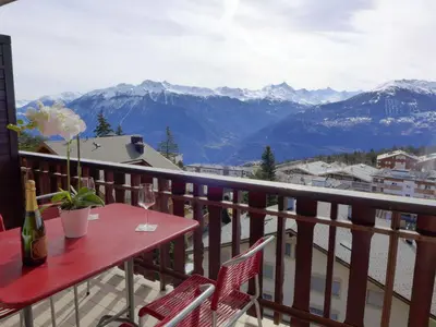 Ein allgemeiner Bergblick oder ein Berglick von der Ferienwohnung aus