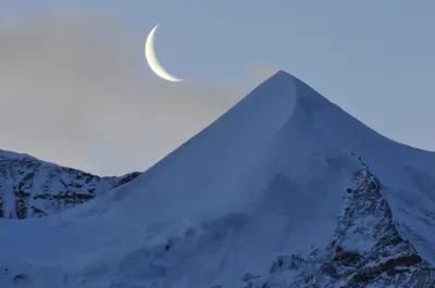 Ein allgemeiner Bergblick oder ein Berglick von des Bed & Breakfasts aus