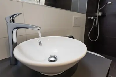 Ein Badezimmer in der Unterkunft Moderne Wohnung Jungtal