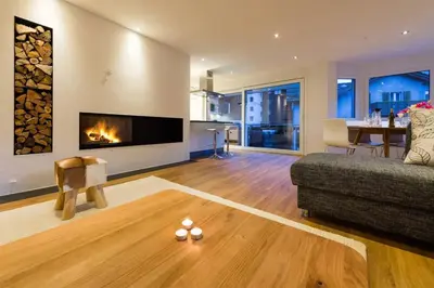 Ein Sitzbereich in der Unterkunft Moderne Wohnung Jungtal