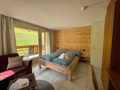 Ein Sitzbereich in der Unterkunft Studio Blitzingen, Castle B1