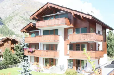 Ein allgemeiner Bergblick oder ein Berglick von der Ferienwohnung aus