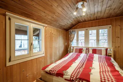 Ein Bett oder Betten in einem Zimmer der Unterkunft StayBrienz - Lake Brienz Holiday Apartment