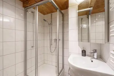 Ein Badezimmer in der Unterkunft StayBrienz - Lake Brienz Family Holiday Apartment