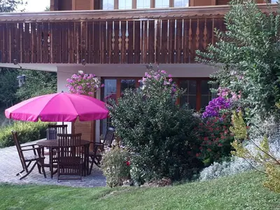 Ein Garten an der Unterkunft Chalet Panorama 1