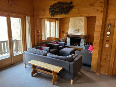 Ein Sitzbereich in der Unterkunft Chalet Claire