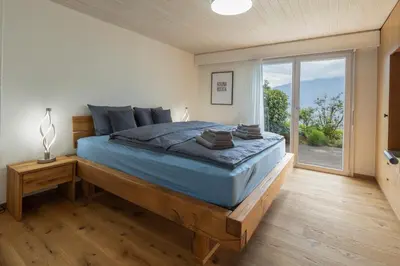Ein Bett oder Betten in einem Zimmer der Unterkunft Villa with pool, garden & direct at lake