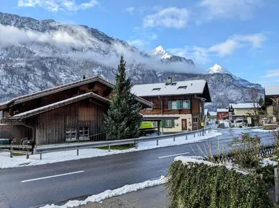 Ein allgemeiner Bergblick oder ein Berglick von der Ferienwohnung aus