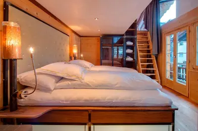 Ein Bett oder Betten in einem Zimmer der Unterkunft Luxury Chalet by Heinz Julen