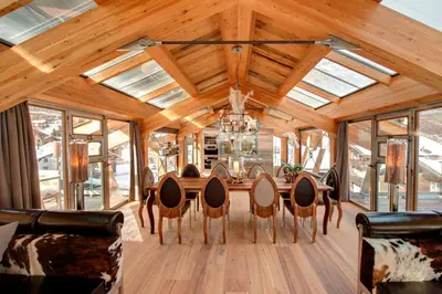 Ein Sitzbereich in der Unterkunft Luxury Chalet by Heinz Julen