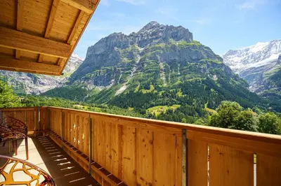 Ein allgemeiner Bergblick oder ein Berglick von des Hotels aus
